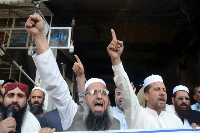 আলেমদের বয়কট: ধর্মীয় ভণ্ডামি প্রতিরোধে সময়ের দাবি